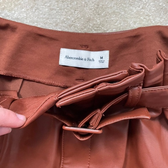 Abercrombie Vegan Leather Belted Ankle Straight Pants - Picture 6 of 6